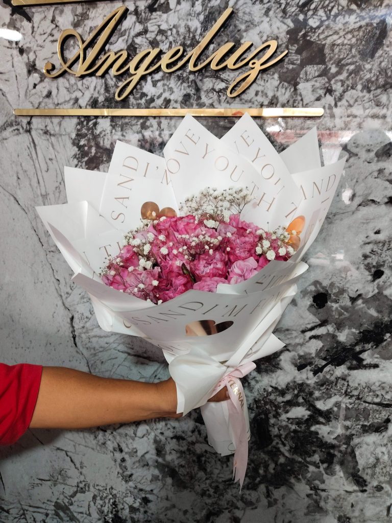 Bouquet premium de rosas rosadas con chocolates, regalo ideal para Amor y Amistad 2025 en Cali